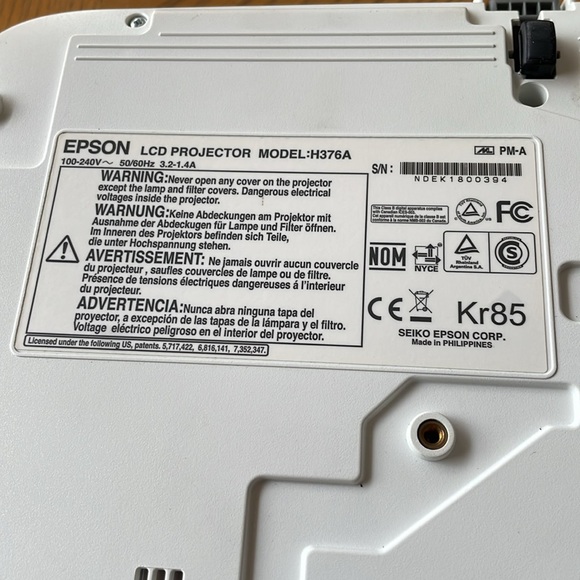 Epson PowerLite S9 3LCD Projector 2500 Lumens - Picture 7 of 9